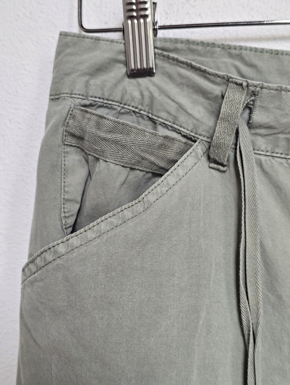 Pilcro Anthropologie Sage Green Cargo Utility Pants Women's Size 28 - Picture 11 of 17